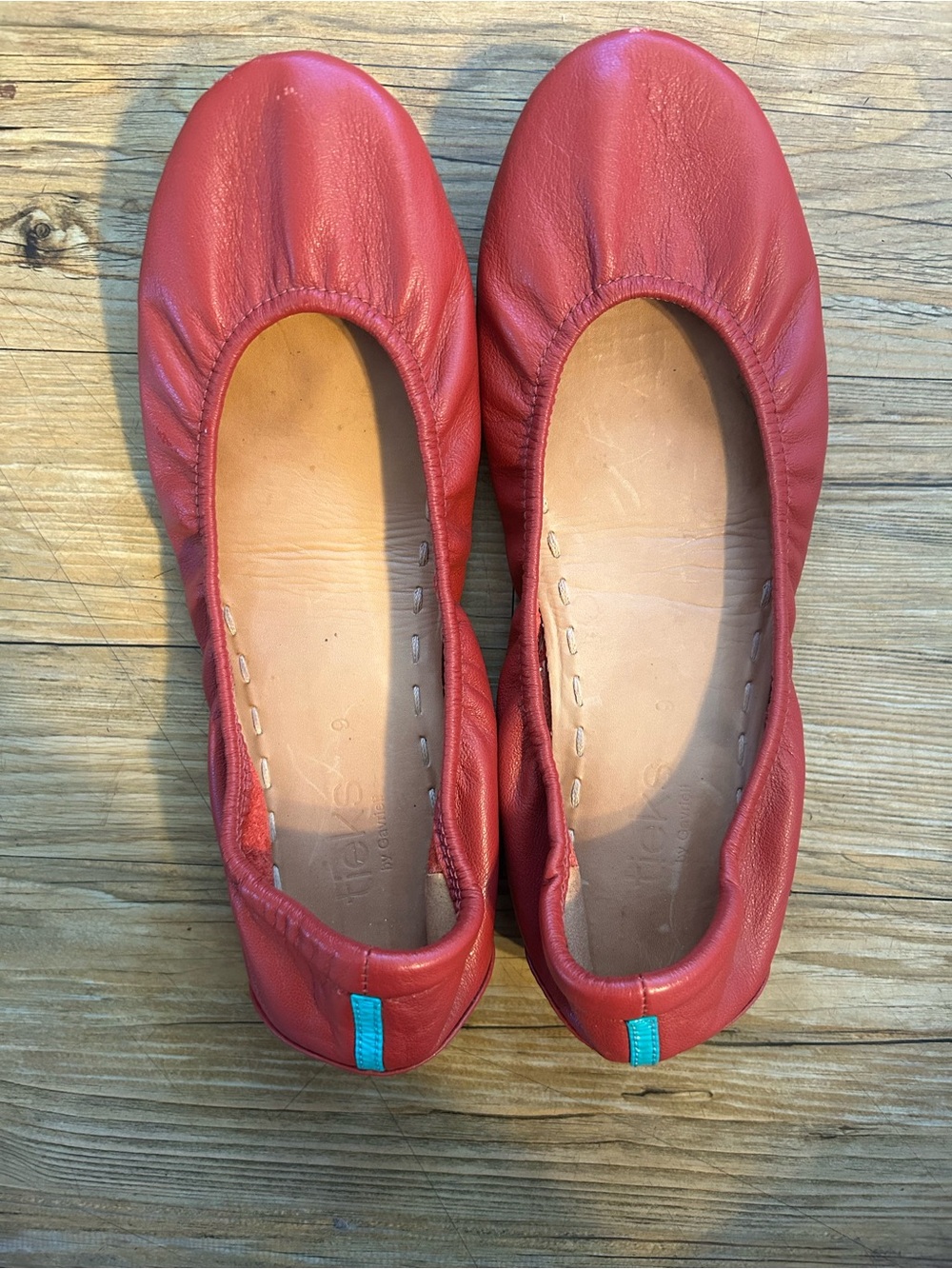 Tieks by Gavrieli Red Leather Ballet Flats • Size 9 • Turquoise Sole